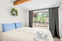 Whispering Pines Cabin w/Hot Tub!