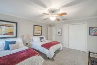 Right At Home-Midland Posh & Private with Billiards