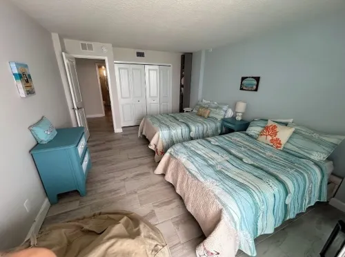 Charming 2-bedroom condo in wonderful Ormond Beach with pool, WiFi, Smart TVs