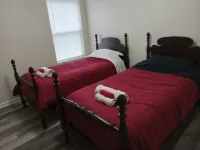 Lovely 4-bedroom/3 bathroom house in Newnan with AC, WiFi.