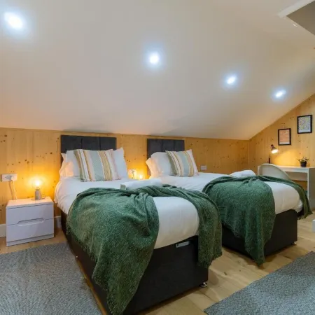 Green Mews 1 with Free Parking - by My Getaways