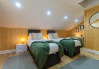 Green Mews 1 with Free Parking - by My Getaways - parking