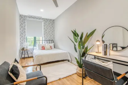 Sprawling 2Br w King Bed, Fast WiFi, 20 Minutes to Times Square! Отели рядом с достопримечательностью «I-Ам-Парк»