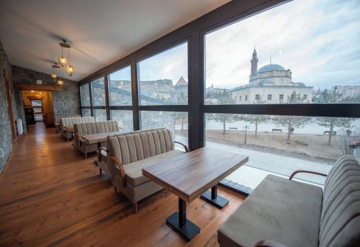 5. 아히스카 팔라스..