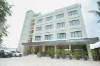 HILANI BOUTIQUE HOTEL Hotel dekat Taman bunga lampeuneurut