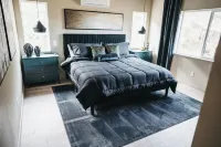 Experience the mountains in modern luxury with views of the Salmon River