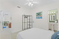 WALK TO THE BEACH! Charming 3-bedroom house in North Palm Beach with AC, WiFi