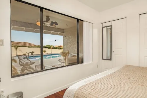 NEW Luxe Heated Pool, Spa w Mountain Views Designer Duplex Villa w 5 King beds