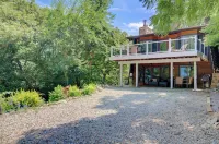Walk to Tuttle Creek Lake: Secluded Scenic Retreat - Pysäköinti