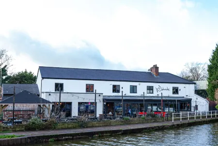 Pillo Rooms - Cosy 2 Bed House in Eccles