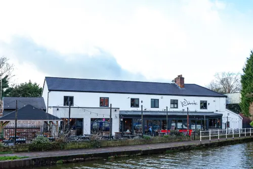 Pillo Rooms - Cosy 2 Bed House in Eccles