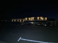 Friends Hotel - parkir