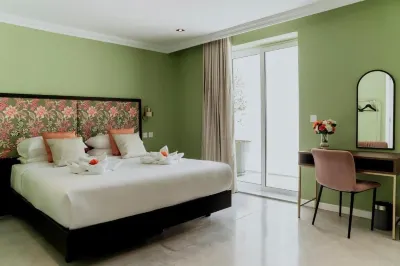 King Charles Hotels near Energy Complex