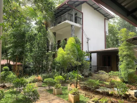 Imperial Resort Отели рядом с достопримечательностью «Bo Tree»