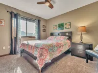 Beautiful 1500+ sq ft cabin with outdoor pool just steps off the patio Hotels in Arnolds Park
