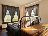 The Barn and Barrel on the bluff of Keuka Lake, offering spectacular views! Hotels in Jerusalem