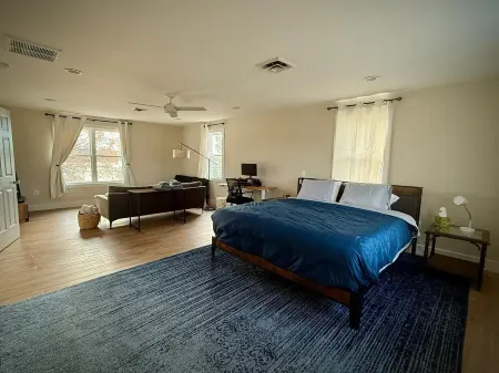 Relaxing, spacious 5BR house on the Hudson Creek in charming Cambridge