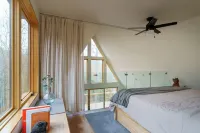 Modern A Frame, Prime Location, 6-Acres, Fire Pit, Hot Tub, King Bed, Pets Ok