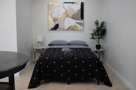 Cozy studio in fantastic Tulare with WiFi access