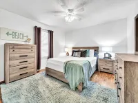 Destin Beach House. 1 Block  to Private Beach Access!! Bikes. Golf Cart Deals.