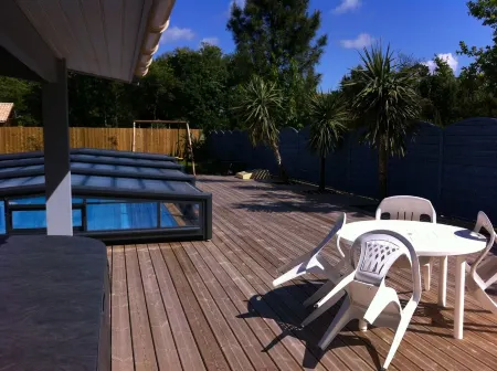 Near Soulac-Sur-Mer, 6-Bedroom Villa with Heated Indoor Pool, Jacuzzi, and Sauna