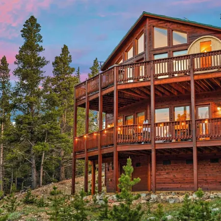 Sauna• Hot Tub• 2 King Beds• Game Room• Mtn Views• Close to Breck• Pet Friendly