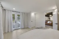 Charming 4BR near Convention Ctr., Main St, & LU -just 11 minutes to STL Airport Hotels in Frontier Township