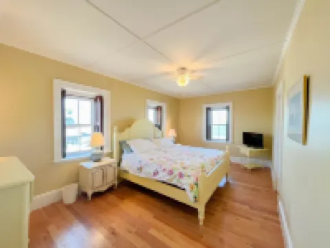 Large Oceanfront Home in Exclusive Brant Rock Section of Marshfield - Sleeps 10