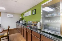 Sleep Inn & Suites Near Sports World Blvd - breakfast