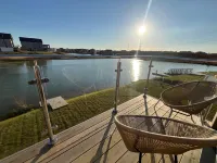 Still Waters Lakeside Retreat w t hot tub Slps 14