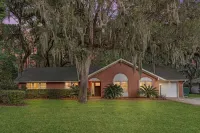 Sunset views~Marsh trails~Bikes~Dedicated work space~Room for guests
