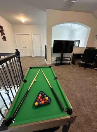 Modern / Spacious Haven in the Heart of Conroe - Entire Home