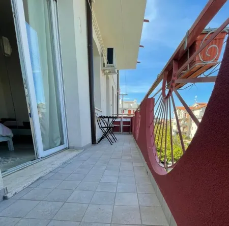 Modern apartment on the Adriatic coast. Only 2 minutes from the beach Отели в г. Lido Adriano