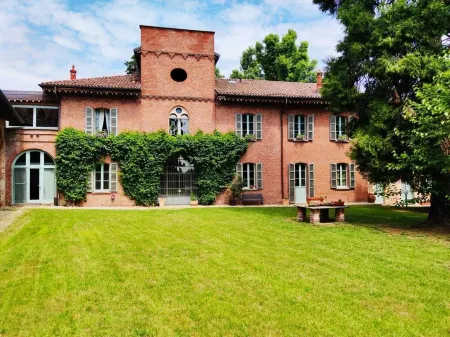 Intera Villa Storica di Charme con Piscina e Parco Отели в г. Vaprio D'agogna