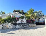 Palm Breeze Bay Cottage