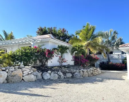 Palm Breeze Bay Cottage Отели рядом с достопримечательностью «Turks and Caicos Island»