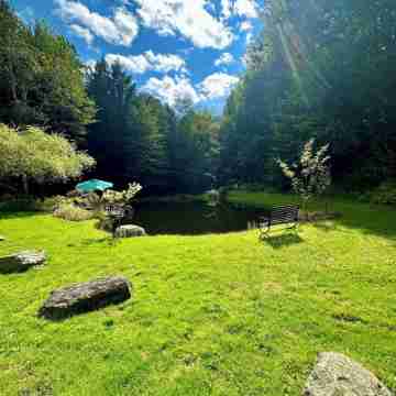 Enchanted Haven on a Private Pond in Stowe Hotel Exterior
