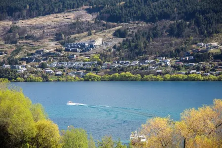 Sunny 2 bedroom home with magnificent lake views.