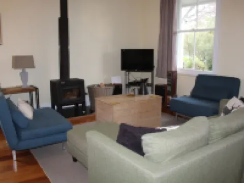 Character cottage stone's throw from The Square Hotels in Martinborough