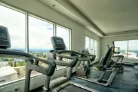 Top floor apartment W/ incredible city view!!