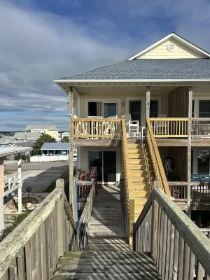 Freshly Updated Beachfront Home – Reserve Spring/Summer
