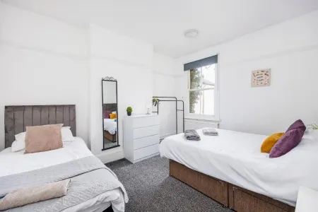 Lovely Staycation! 2Br City Centre Nr High St by Everhome Ltd