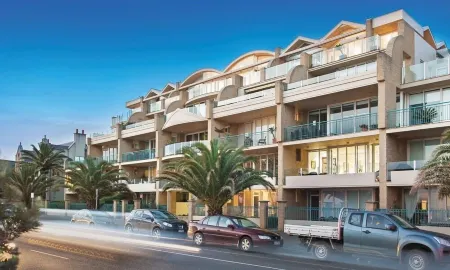 Luxury apartment with spectacular bay views Отели рядом с достопримечательностью «Альберт-Парк»