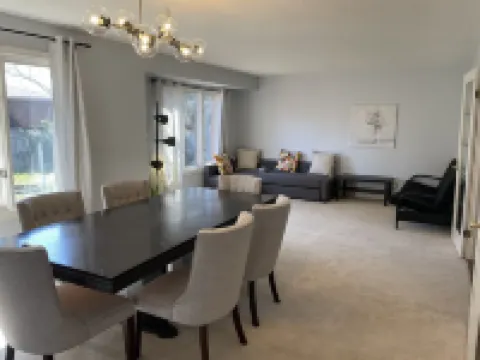 Spacious 4 Bedroom House Closed to Masonville UH UWO