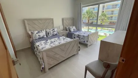 NEW Condo, 5 minute walk to Casino and 10 minute walk to the Beach!