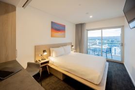 トムズコートホテル