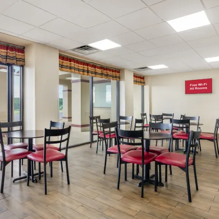 Red Roof Inn Staunton
