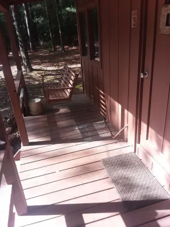 Rustic Cabin 3     . Отели в г. Мерфрисборо