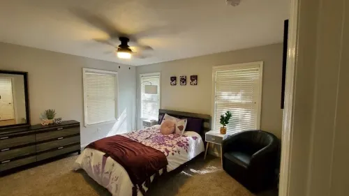 Perfect Background Hangout-Café Lit Patio, Bonfire, BBQ Grill-Near UF Stadium!