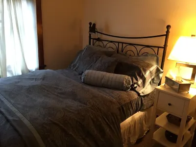 Charming Upstairs Suite in Historic Grandview Woodland Hotels in Downtown Eastside